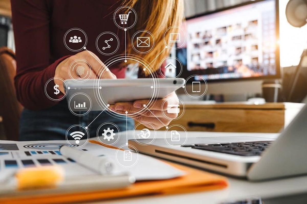 Using small business marketing techniques to engage customers 